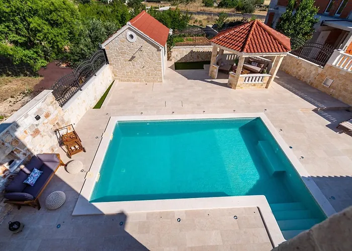 فيلة H-resort